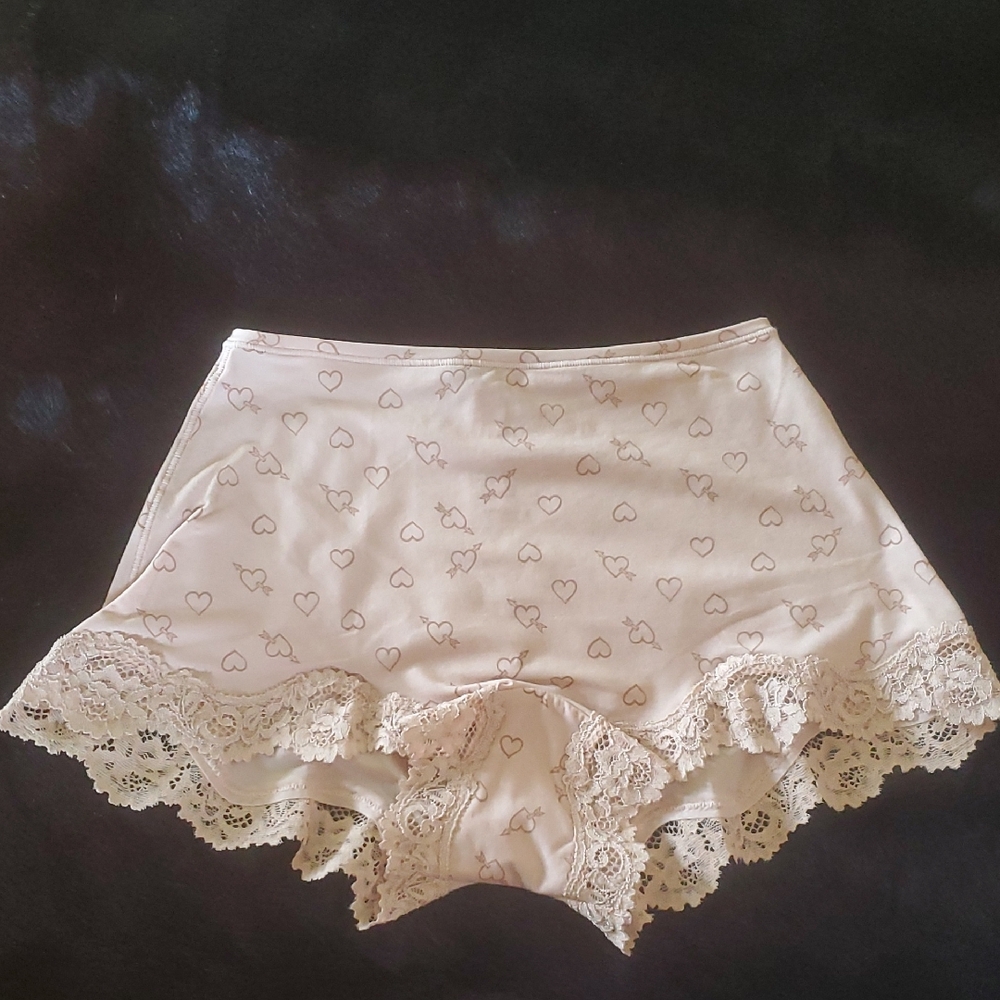 SKIMS FITS EVERYBODY LACE BOYSHORTS / LIMITED EDITION - MICA SKETCHED HEARTS /S
